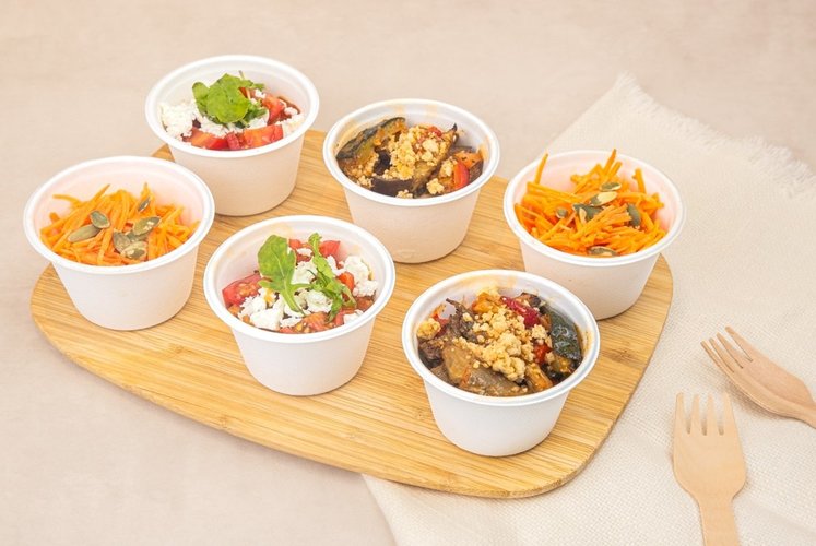 LES MINI SALADES CRUDITES - Carottes sauce agrumes & trio de légumes, piquillos & céréales, sauce basquaise, dés de brebis