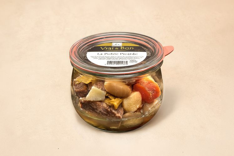 Viande de porc, bouillon, saucisson (viande de porc, sel, poivre, muscade, amidon de maïs, ail), navets, pommes de terre, poireaux, carottes, haricots de Soissons, sel, poivre gris.