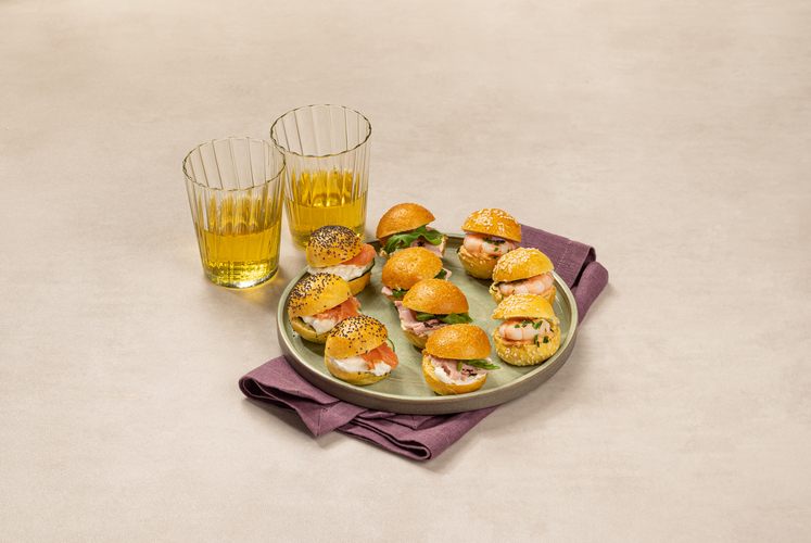 LES MINI BRIOCHES FESTIVES - Jambon truffé & Saumon fumé, burrata & Crevettes, sauce homard