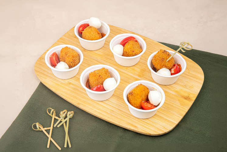 Les MINI CUPS - arancini, mozzarella et tomate cerise, tomatade