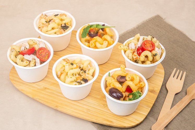 LES MINI SALADES MIXTES - Trio de légumes, piquillos & serpentini, poulet & serpentini, effeuillé de saumon