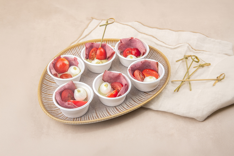 Les MINI CUPS - pastrami, mozzarella et tomate cerise, sauce pesto