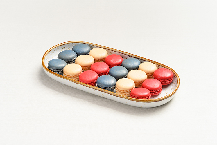 LES MACARONS TRICOLORES - cassis & vanille & fraise