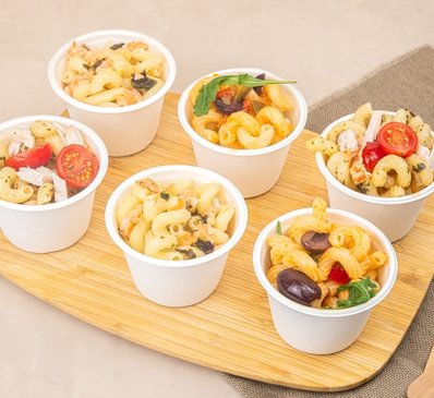 LES MINI SALADES MIXTES - Trio de légumes, piquillos & serpentini, poulet & serpentini, effeuillé de saumon