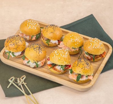 LES MINI BRIOCHES MIXTES - Saumon fumé à chaud & émincé poulet