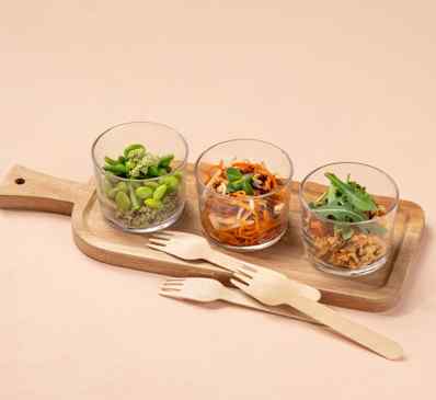 LES MINI SALADES VEGE - quinoa légumes verts & crudités sauce pad thaï & céréales riste d'aubergine